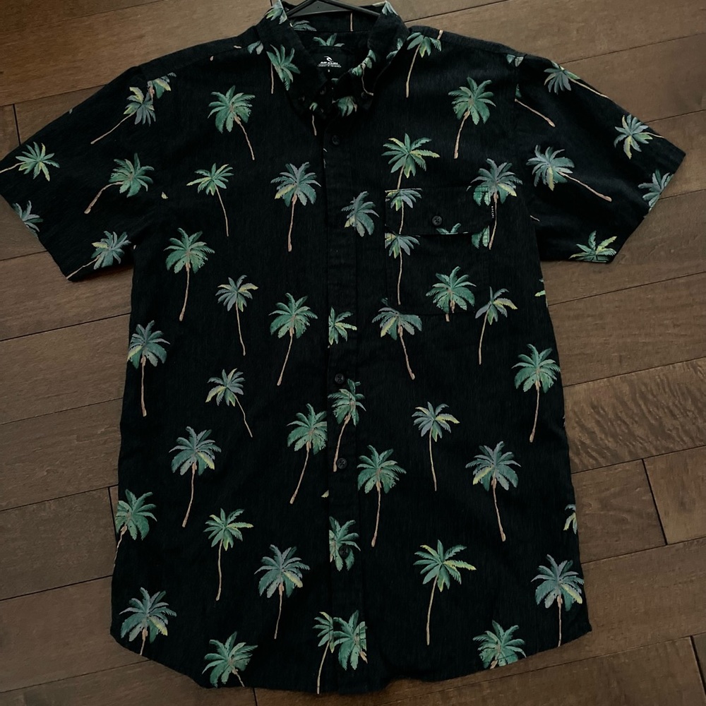 Euc Rip Curl Size Small Meds Button Down - image 1